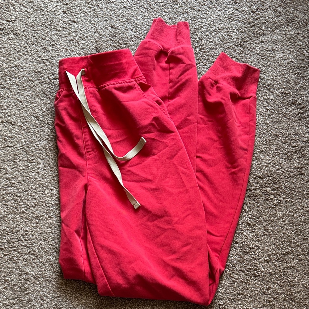 Figs Technical Collection Light Red Joggers